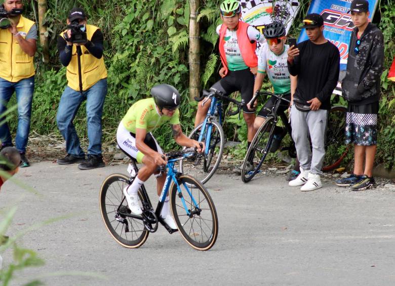Duarte fue el más veloz este viernes en el esfuerzo individual hacia Palestina. El corredor de 36 años ya había ganado etapa y el título de la Vuelta a Colombia este año. FOTO CORTESÍA DIEGO GIRALDO 