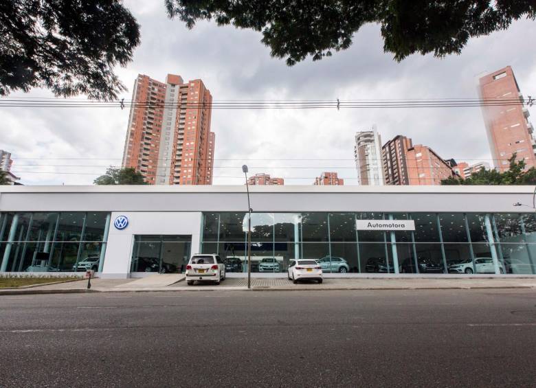 El concesionario ubicado frente a la Avenida Las Vegas es la única vitrina de Automotora SEAT en Medellín. FOTOS: Camilo Suárez.