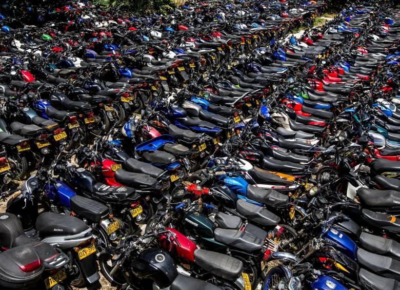 Así lucen los parqueaderos de la Secretaría de Movilidad de Medellín, donde está completo el cupo de motos inmovilizadas. FOTOS EL COLOMBIANO