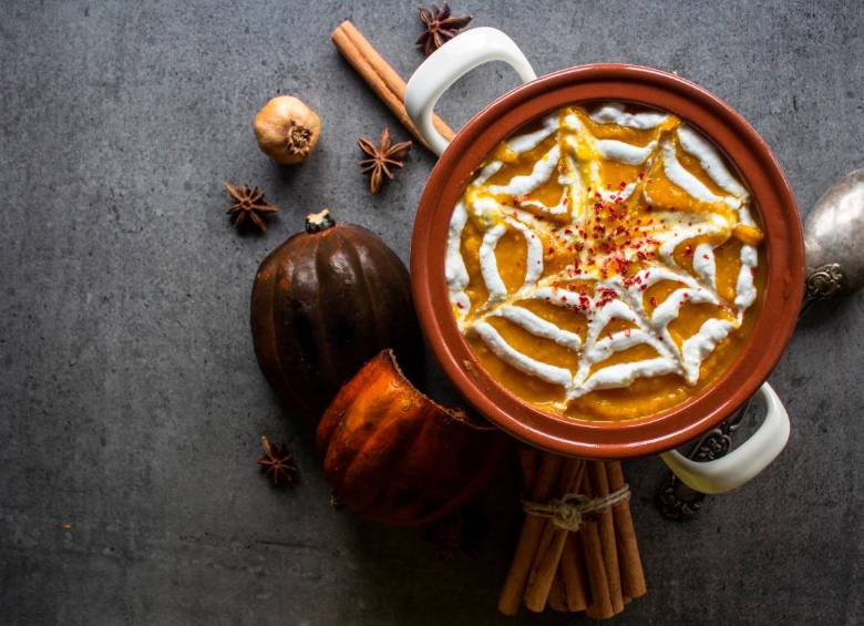 Las brujas fueron las precursoras de sopas y caldos. FOTO: SSTOCK