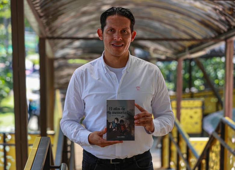 Mauricio Vanegas Gil fundó dos talleres literarios y ahora es el jefe de la editorial universitaria ITM. FOTO MANUEL SALDARRIAGA