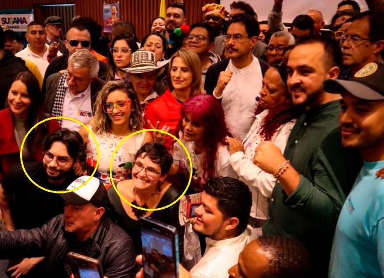 María Alejandra Rojas en un evento en el que participó Iván Cepeda, en el auditorio León de Greiff de la Universidad Nacional en Bogotá. A su lado, David Porras. FOTO cortesía