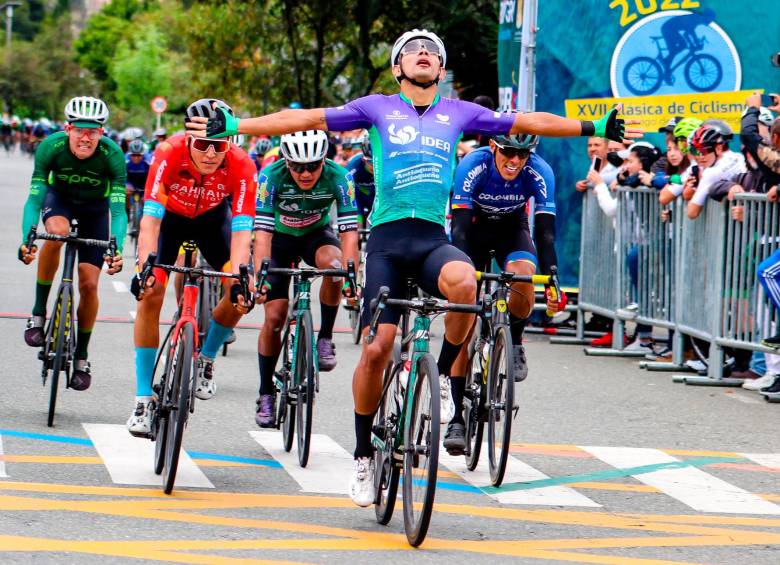 Colón es el mejor velocista del momento en Colombia. El sucreño redondeó con triunfo el gran trabajo de sus compañeros en primera etapa en Rionegro. FOTO CORTESÍA ÁNDERSON BONILLA-CICLISMO EN LÍNEA