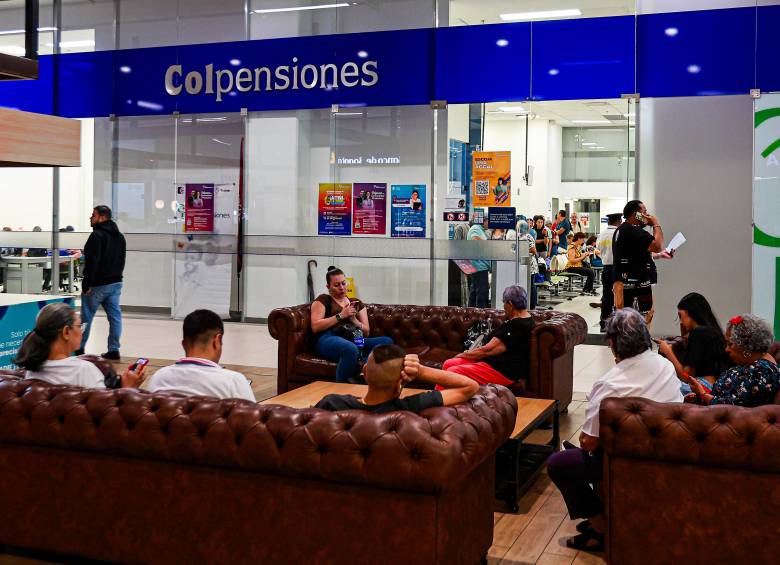 Colpensiones enfrenta un faltante de $5 billones para cubrir las mesadas de noviembre y diciembre de 2026. FOTO EL COLOMBIANO 