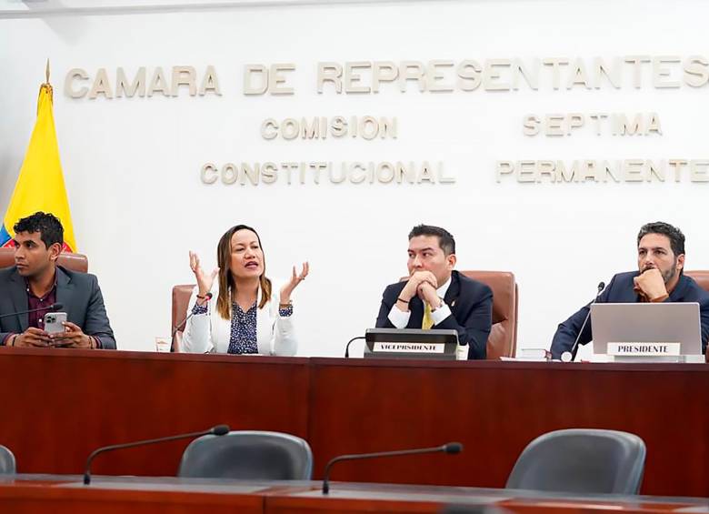 David Racero, presidente de la Cámara; Carolina Corcho, ministra de Salud; y Agmeth Escaf, presidente de la Comisión Séptima. FOTO Colprensa
