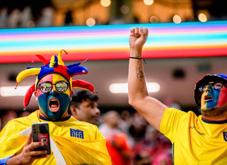 Otros hinchas suramericanos que llegaron a Qatar para apoyar a su selección son los ecuatorianos que pudieron celebrar con el triunfo 2-0 en el arranque del Mundial. FOTO: JUAN ANTONIO SÁNCHEZ 