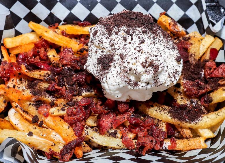 Imagen de las papas fritas con helados que preparan en Space Fries. Foto: Jaime Pérez Munévar