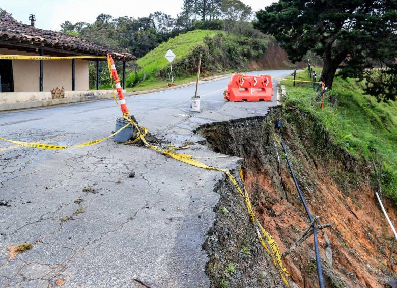 El Colmillo, en jurisdicción de San Vicente, es una de las zonas críticas por la pérdida de banca. El tramo integra los 22 km que unen a esta localidad con Concepción, en el Oriente. FOTO Jaime pérez