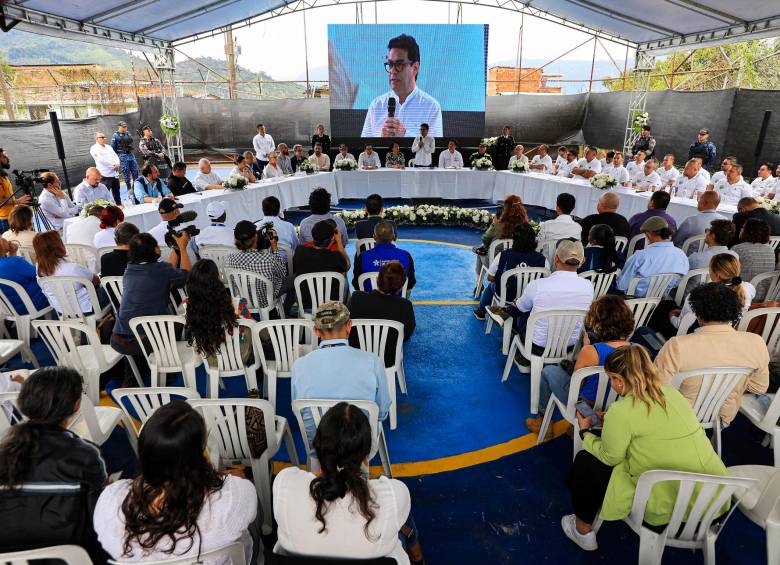 En un acto protocolario realizado el viernes en la cárcel de Itagüí se inició la fase pública de diálogos entre las bandas y el Gobierno. FOTO Manuel Saldarriaga