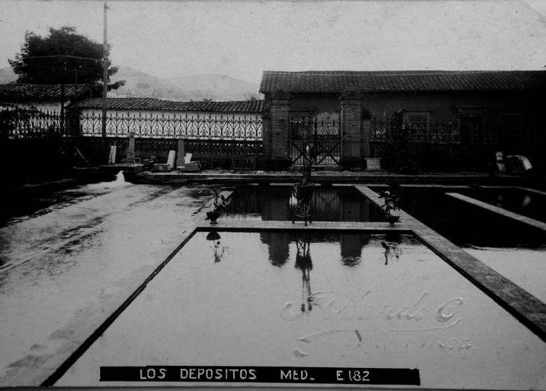 En el registro, las piscinas del desarenadero del primer acueducto público de la ciudad. El ingeniero Antonio José Duque fue el artífice de esta obra concluida en 1896. CORTESÍA bIBLIOTECA pÚBLICA pILOTO