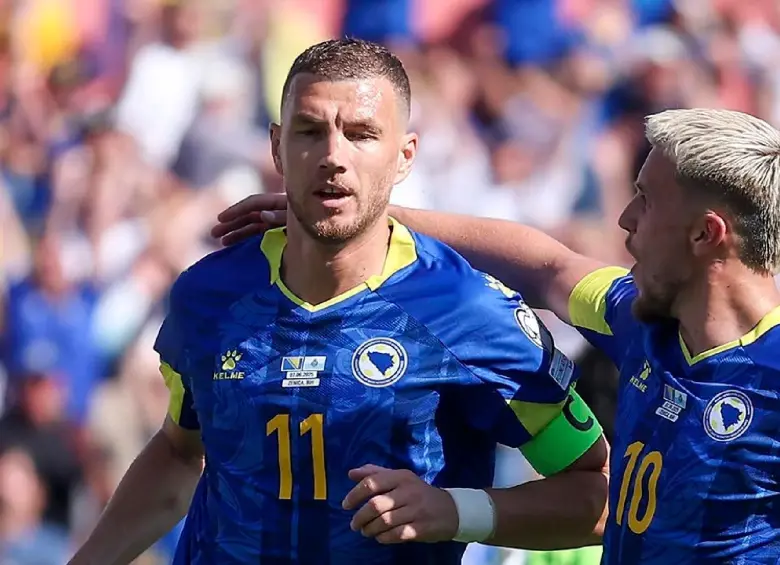 Edin Dzeko (11), referente de Bosnia. FOTO CAPTURA VIDEO