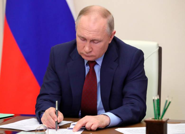 El gobierno de Vladimir Putin niega estar implicado en la masacre de Bucha. FOTO: EFE