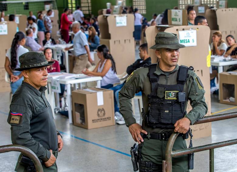 314 mil hombres de la fuerza pública estarán vigilando los puestos de votación de los municipios en riesgo. FOTO Juan Antonio Sánchez