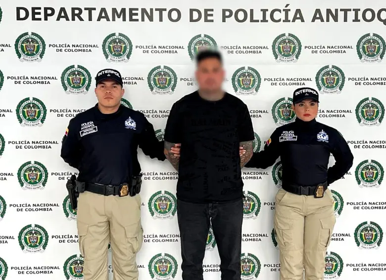 El extranjero quedó a disposición de las autoridades competentes, mientras avanzan los trámites judiciales correspondientes para su eventual extradición a México. FOTO: Cortesía Policía de Antioquia
