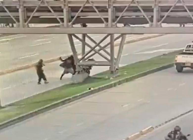 Video de los enfrentamientos en la Universidad Nacional, sede de Bogotá. FOTO CAPTURA DE VIDEO