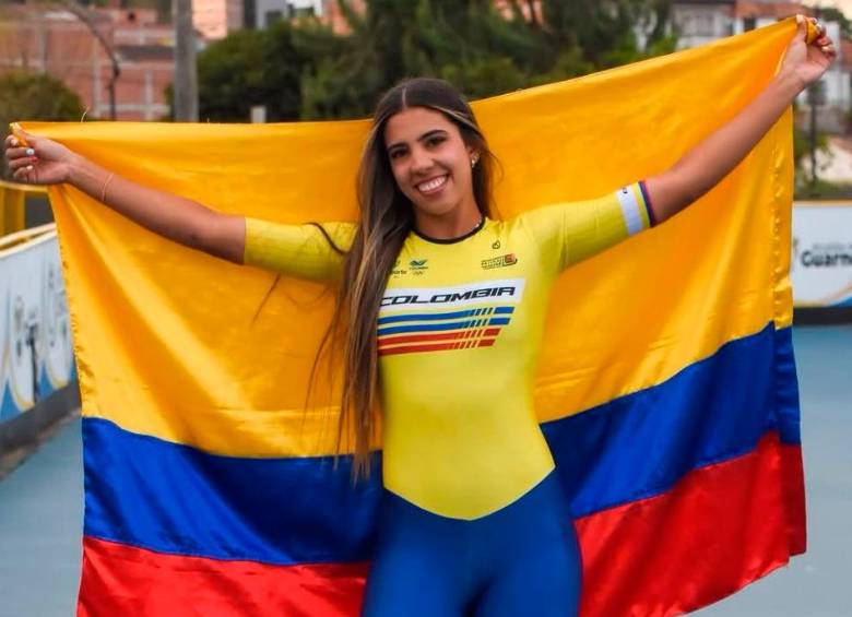 La patinadora antioqueña Sara Muñoz se quedó con el título mundial en los 500 metros + distancia, categoría mayores, en los World Skate Games Asunción 2026, en Paraguay. FOTO coc
