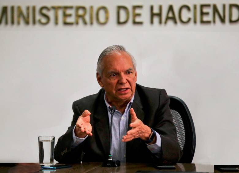 El ministro de Hacienda, Ricardo Bonilla, informó que la falla en el pago de la nómina se presentó en nueve entidades del Estado. FOTO colprensa