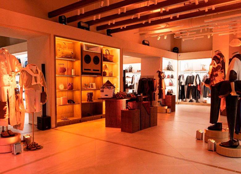 Vélez inauguró en Multiplaza, Panamá, una flagship store de 592 metros cuadrados, con servicios de personalización y una propuesta de total look. FOTO cortesía Vélez