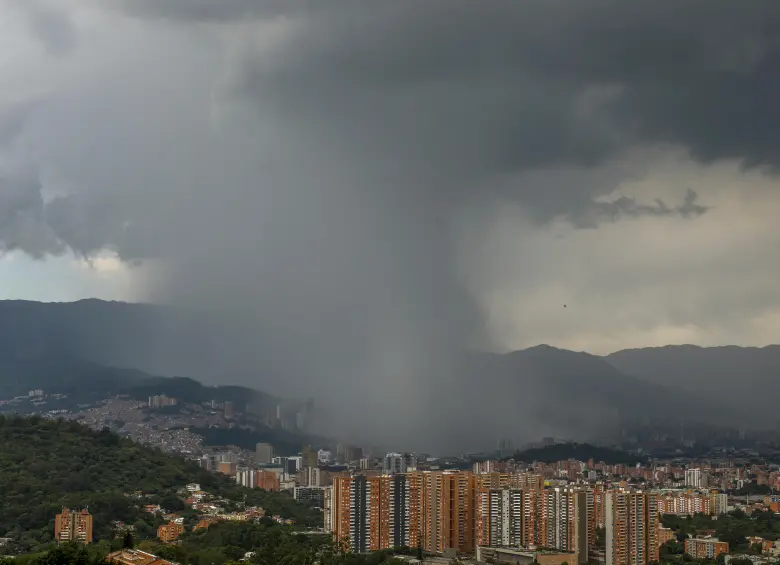 Para este 30 de abril, el Siata pronostica lluvias en todo el Valle de Aburrá. FOTO: Juan Antonio Sánchez