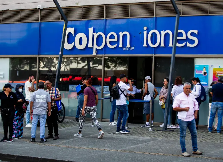 La oportunidad de traslado entre Colpensiones y los fondos privados estará disponible hasta el 16 de julio de 2026. FOTO JULIO CÉSAR HERRERA