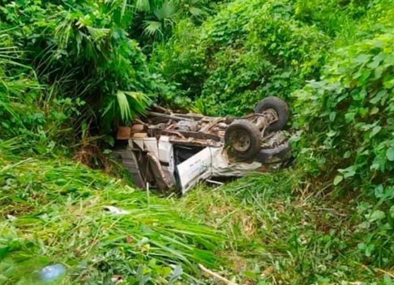 La ambulancia cayó al vacío cuando se desplazaba sobre la vía entre San Pedro de Urabá y el municipio de Valencia (Córdoba). FOTO: ARCHIVO PARTICULAR