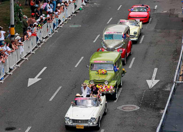 17 kilómetros recorrieron los 390 vehículos en el Desfile. FOTO Manuel Saldarriaga