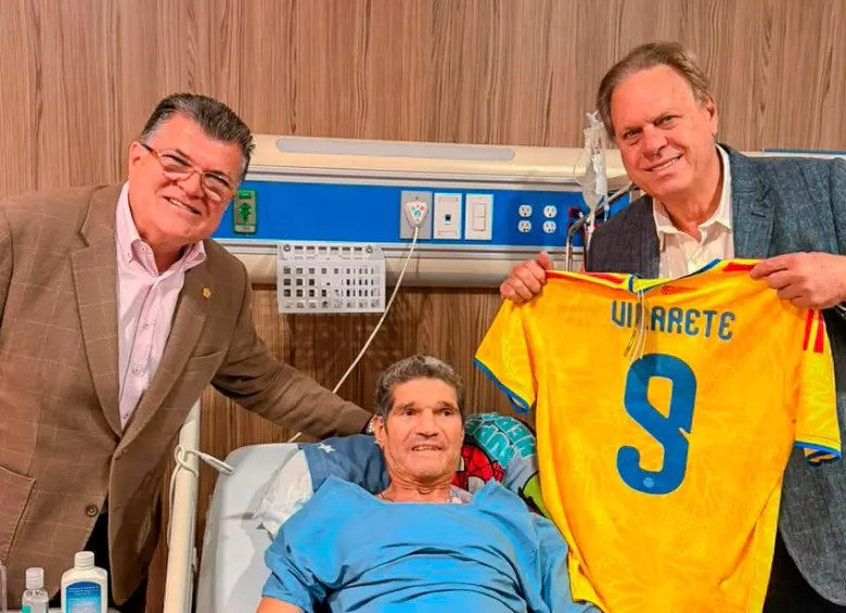 Eduardo Emilio Vilarete recibió la visita del presidente de la FCF, Ramón Jesurun, y del presidente de la DIMAYOR, Carlos Mario Zuluaga, quienes le expresaron su respaldo y desearon una pronta recuperación tras la exitosa intervención quirúrgica. FOTO: @FCF