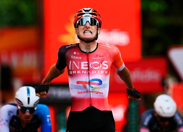 El ciclista británico Ben Turner tiene 26 años y consiguió la primera victoria de su carrera en una grande del ciclismo. FOTO: TOMADA DEL X DE @INEOSGrenadiers