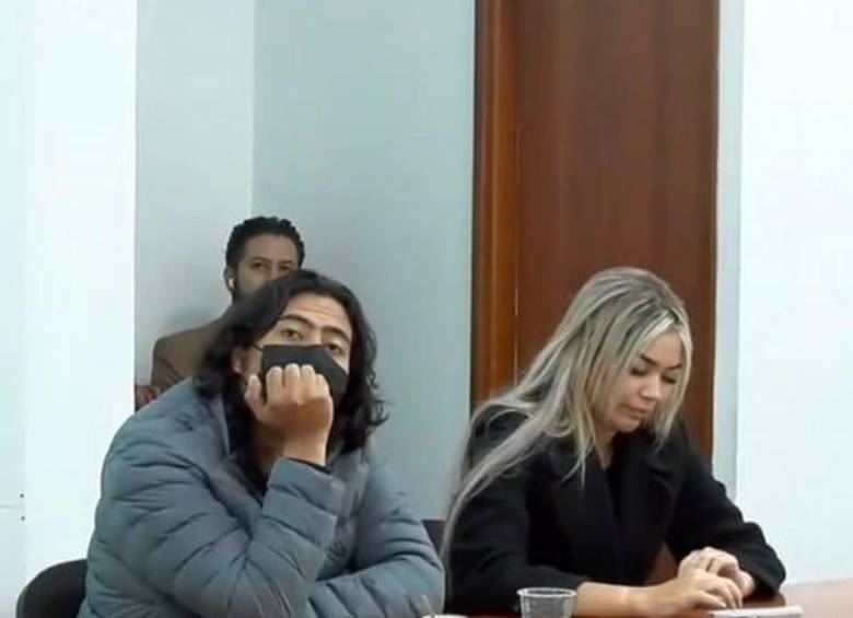 Nicolás Petro junto a Day Vásquez en una audiencia de medida de aseguramiento. FOTO: Colprensa