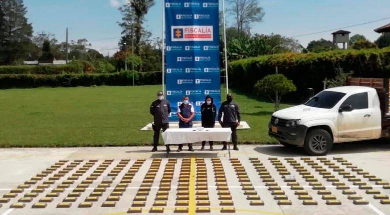 La cocaína incautada en Sonsón tenía los mismos logos de otra decomisada en Cartagena, según las investigaciones. FOTO: CORTESÍA.