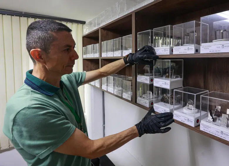 Viajan millones de años por el espacio y terminan en Medellín: así es la colección de meteoritos de la Universidad Nacional