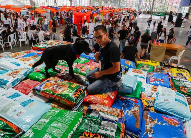 Veinte toneladas de concentrado y $30 millones aspira a recolectar este año la Donatón por los animales. FOTO JAIME PÉREZ