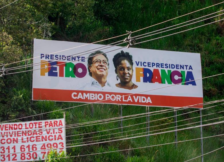 El Pacto Histórico ha dispuesto 300 vallas en el país. Campaña afirma que cumple los topes. FOTO Camilo Suárez