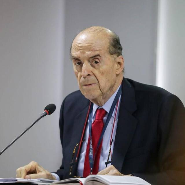 Álvaro Leyva Durán, exministro de Relaciones Exteriores, enfrentará imputación por presuntas decisiones irregulares en la licitación de pasaportes. FOTO: COLPRENSA