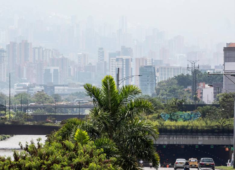 Según las autoridades, el territorio metropolitano enfrenta un episodio de contingencia de calidad del aire. FOTO Camilo Suárez