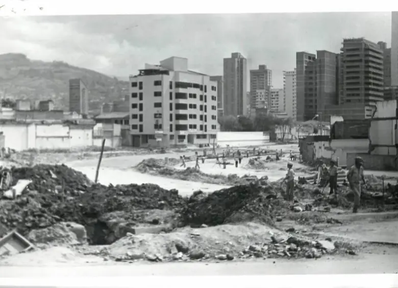 Fotos antiguas de El Colombiano: La avenida que partió en un tajo al Centro de Medellín