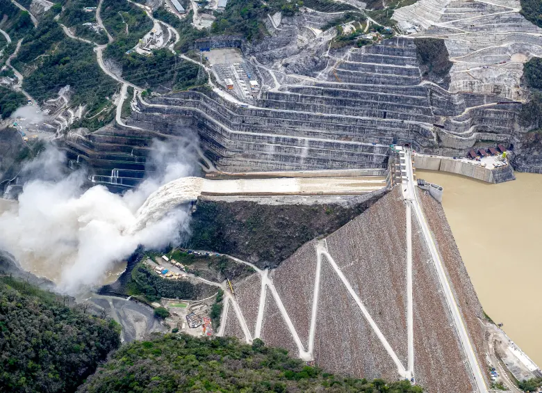 La central Hidroituango fue clave para disminuir los impactos del fenómeno de El Niño en 2024. Genera 1.200 megavatios de energía con sus primeras cuatro unidades. FOTO: JUAN ANTONIO SÁNCHEZ