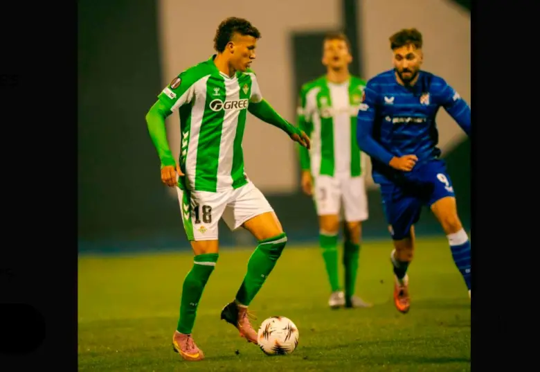 El volante colombiano Nelson Deossa cumplió con un buen partido en la victoria del Real Betis como visitante al Dinamo Zagreb por la Europa League. FOTO TOMADA X @RealBetis