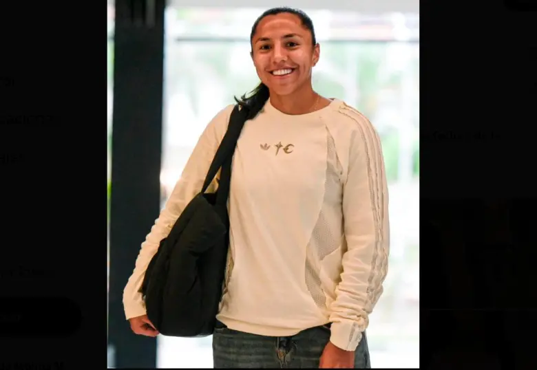 La defensora antioqueña Manuela Vanegas llegó a la concentración de Colombia en Santa Cruz de la Sierra, Bolivia. FOTO CORTESÍA FCF