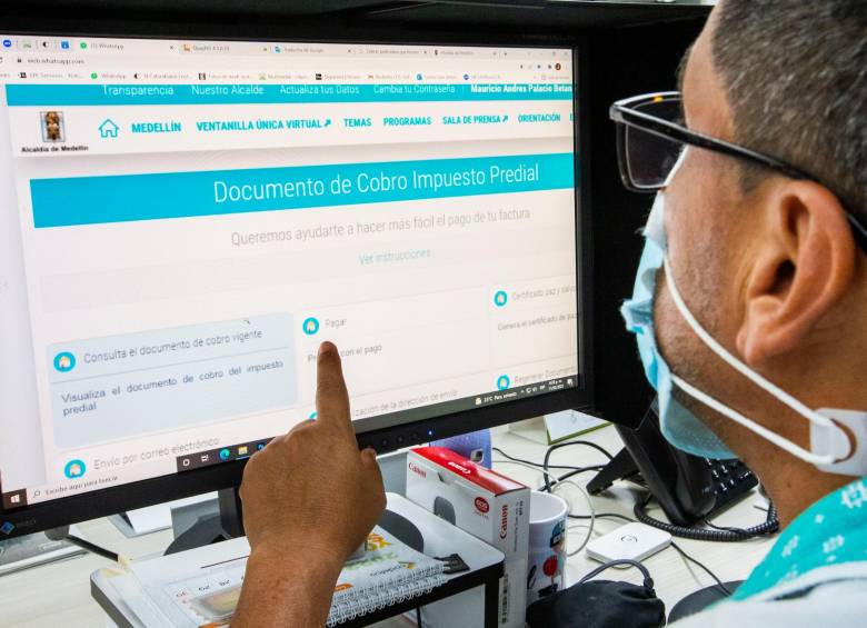 Los pagos del impuesto predial en la capital antioqueña se puede realizar a través de la página web de la Alcaldía y la Secretaría de Hacienda, o descargar el recibo para pago en bancos como Bancolombia, Banco de Bogotá, Davivienda, entre otros. Foto: El Colombiano