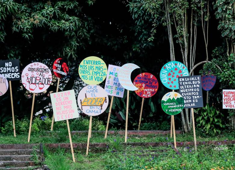 La obra Círculo de Bujas 1 (2022) de Ximena Escobar está pensada para ser un espacio de conversación. FOTO Jaime Pérez