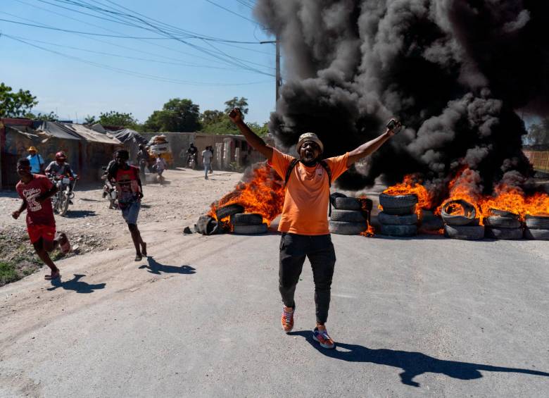 Las manifestaciones llegaron a las calles y se tornaron violentas. Policías exigen garantías en Haití para hacer cumplir la ley. FOTO AFP
