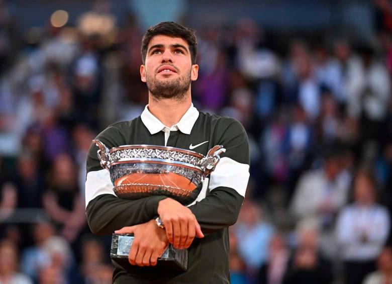 El español Carlos Alcaraz sigue en su camino de triunfos enfocado en lograr la casilla número uno del ranquin ATP. FOTO TOMADA X @rolandgarros