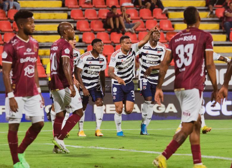Diego Moreno, quien fue elegido como la figura del compromiso, celebra su gol ante el Deportes Tolima en el empate 2-2. FOTO CORTESÍA DIM