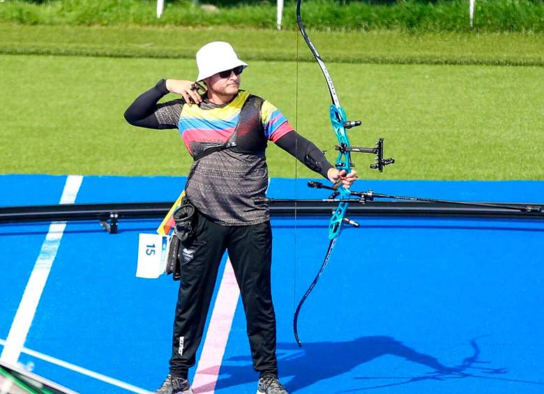 El colombiano Santiago Arcila durante su presentación en los octavos de final del tiro con arco en Juegos Olímpicos. FOTO CORTESÍA COC