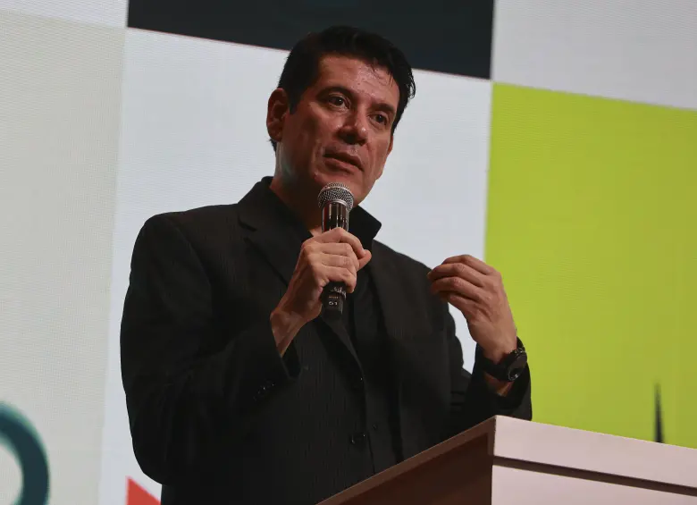 Mauricio Gaona reconoció haber enfrentado amenazas en su último evento de presentación de su libro. Foto: Manuel Saldarriaga Quintero.