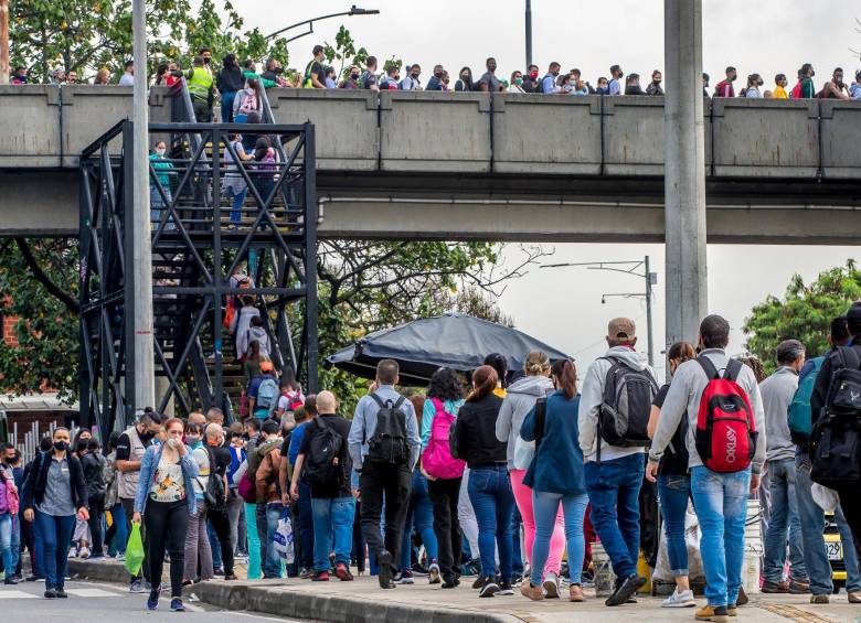 Decenas de usuarios denunciaron que ponen en riesgo sus empleos. Foto: Juan Antonio Sánchez