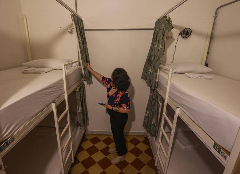 En el centro de Medellín se están abriendo nuevos hospedajes para los turistas que quieran vivir la experiencia de vivir la ciudad como si fueran sus propios habitantes. FOTO: MANUEL SALDARRIAGA