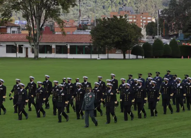 Oficiales del Ejército en ceremonia de ascenso. Foto: Colprensa
