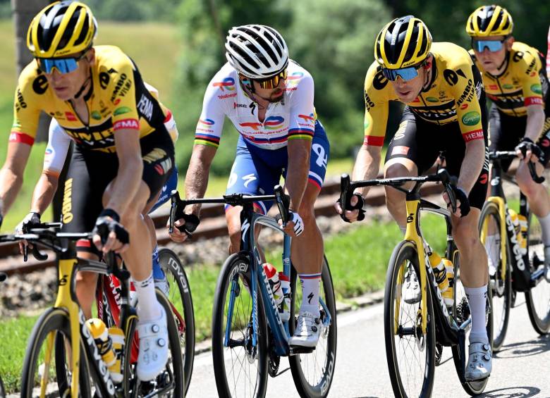 El grupo de corredores del Team Jumbo Visma salió de competencia en la Vuelta a Suiza tras dar positivo para covid-19. FOTO TOMADA @JUMBOVISMA 